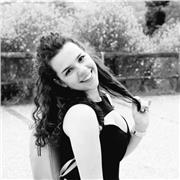 Insegnante madre lingua dinamica e alla mano